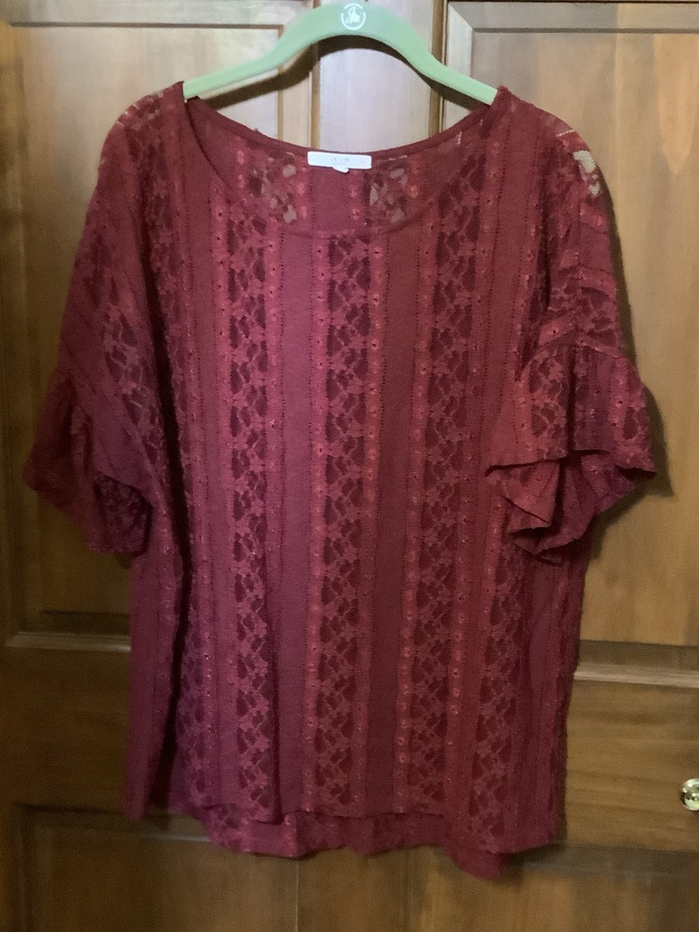 Le Lis Lace-Panel Short Sleeve Top in Burgundy
